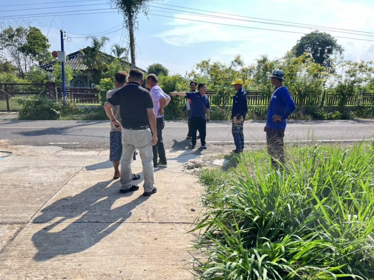 ลงพื้นที่ตรวจสอบและรับฟังปัญหา​ กรณีน้ำท่วมขังซอยเจริญนิเวศน์ บ้านหนองหญ้าปล้อง